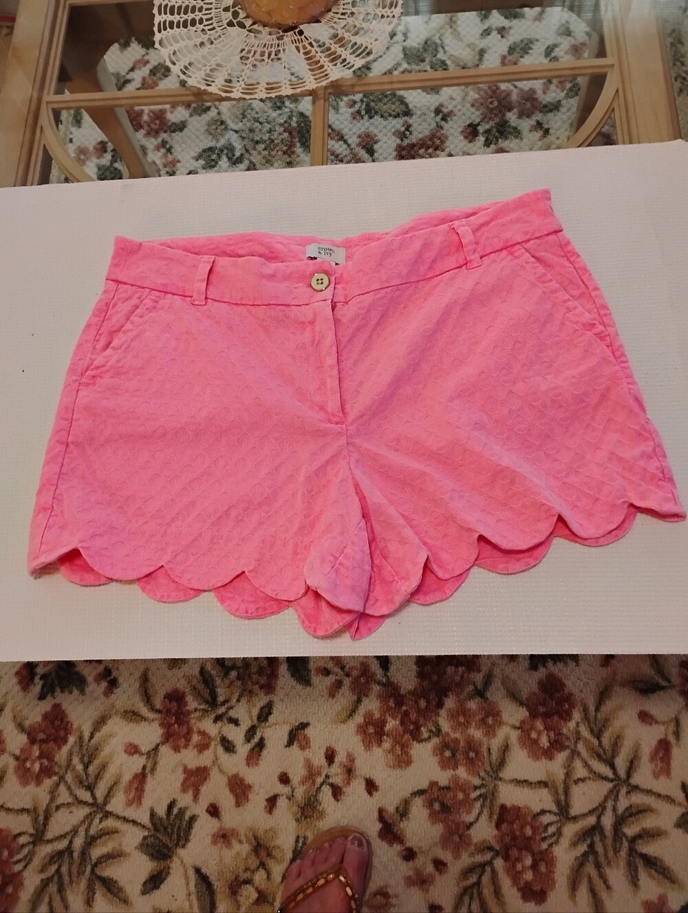 crown & ivy Hot Pink Scallop Hem Shorts